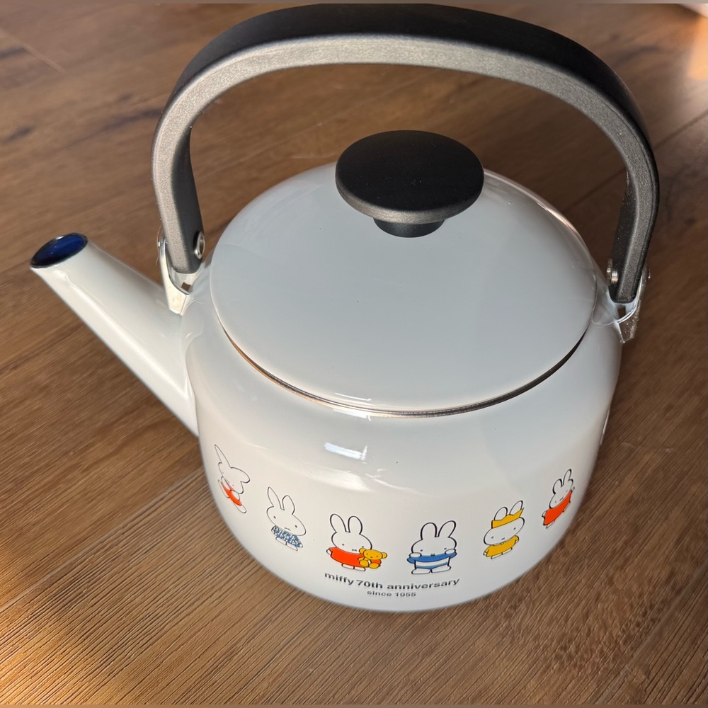 MIFFY-Imported (NWT) White Character Tea Pot